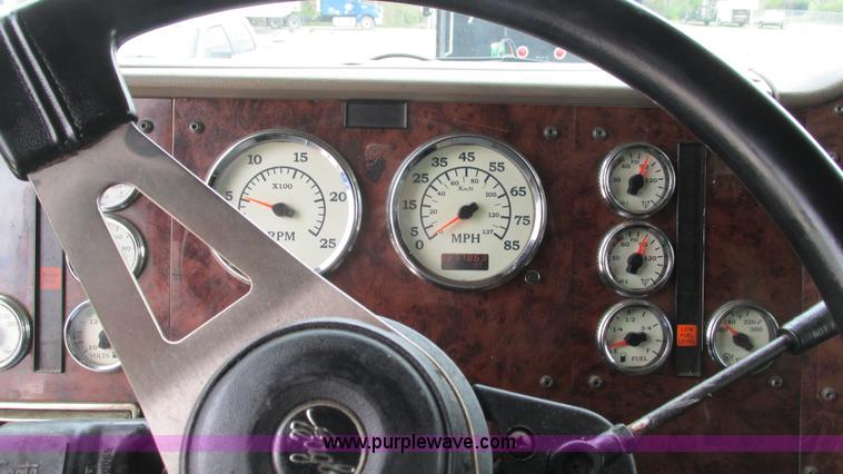 image for item I3040 2007 International 9400i semi truck