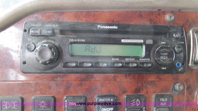 image for item I3040 2007 International 9400i semi truck