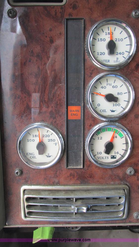 image for item I3040 2007 International 9400i semi truck