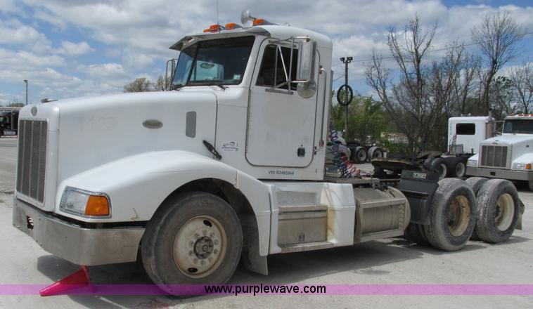 image for item I3041 1999 Peterbilt 377 semi truck