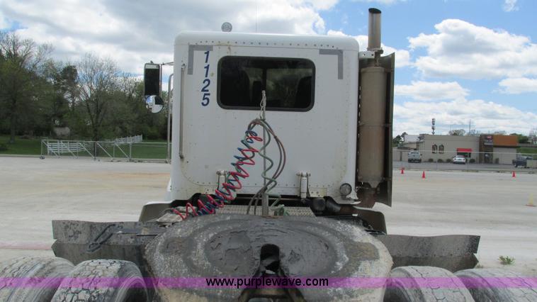 image for item I3041 1999 Peterbilt 377 semi truck