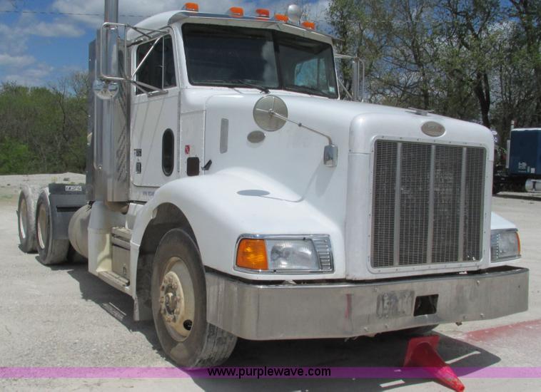 image for item I3041 1999 Peterbilt 377 semi truck