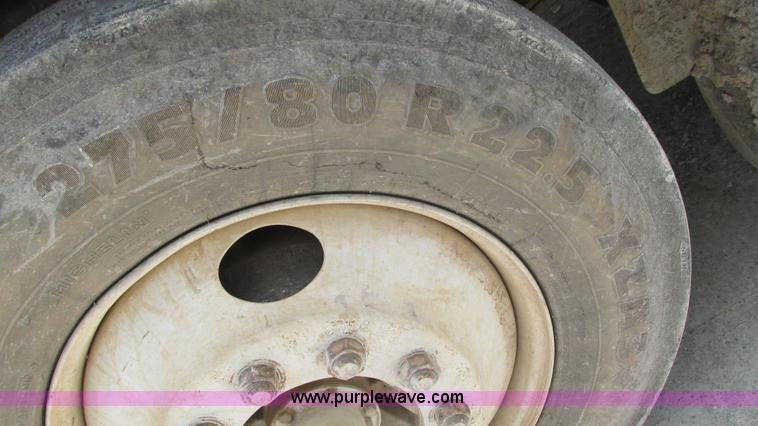 image for item I3041 1999 Peterbilt 377 semi truck