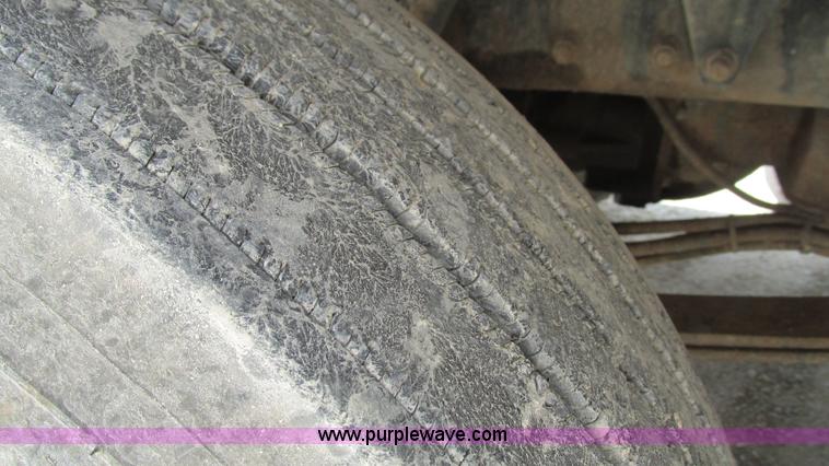 image for item I3041 1999 Peterbilt 377 semi truck