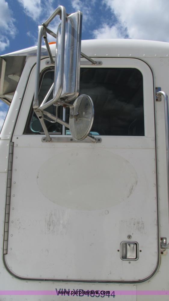 image for item I3041 1999 Peterbilt 377 semi truck