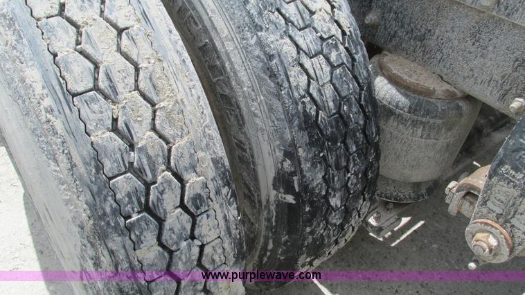 image for item I3041 1999 Peterbilt 377 semi truck