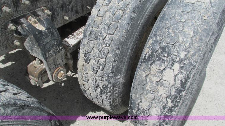 image for item I3041 1999 Peterbilt 377 semi truck