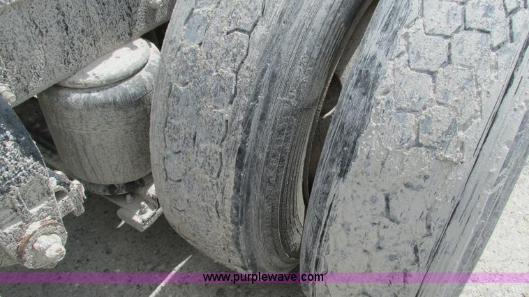 image for item I3041 1999 Peterbilt 377 semi truck