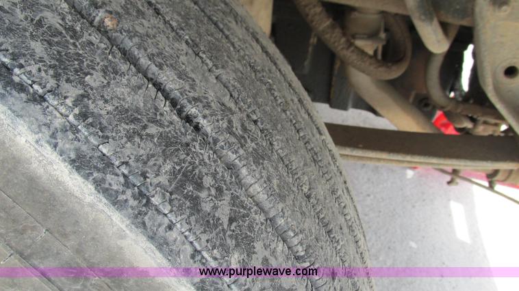 image for item I3041 1999 Peterbilt 377 semi truck