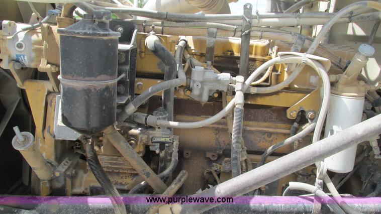 image for item I3041 1999 Peterbilt 377 semi truck