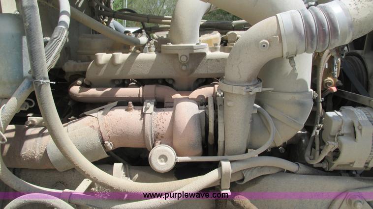 image for item I3041 1999 Peterbilt 377 semi truck