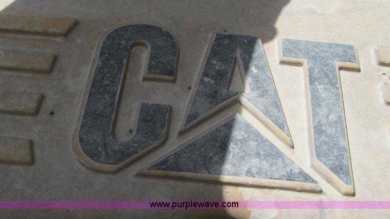 image for item I3041 1999 Peterbilt 377 semi truck