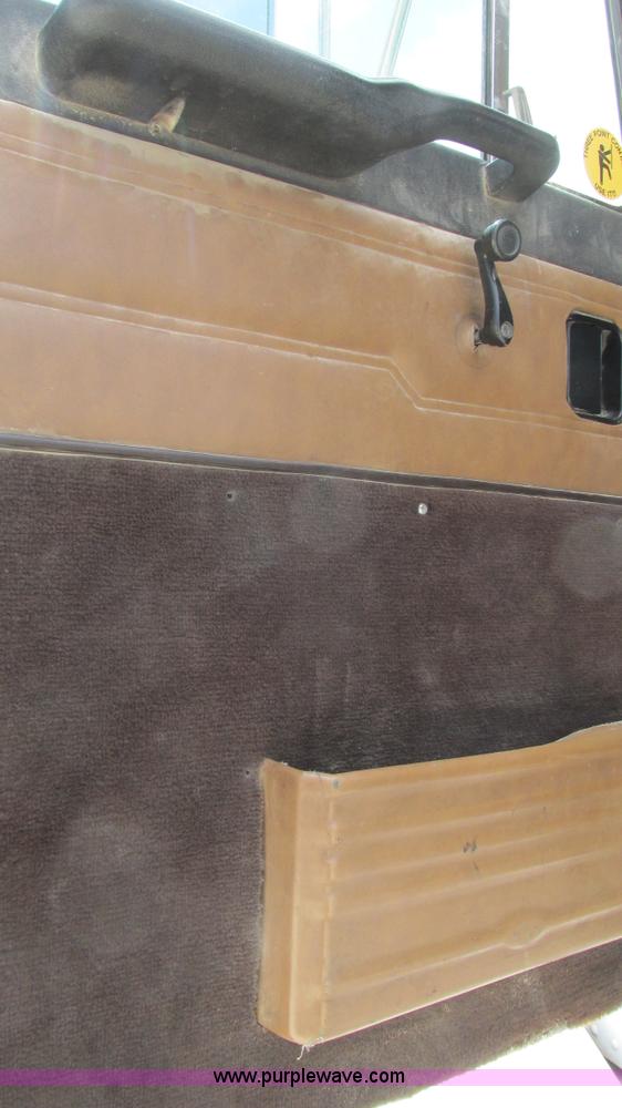 image for item I3041 1999 Peterbilt 377 semi truck