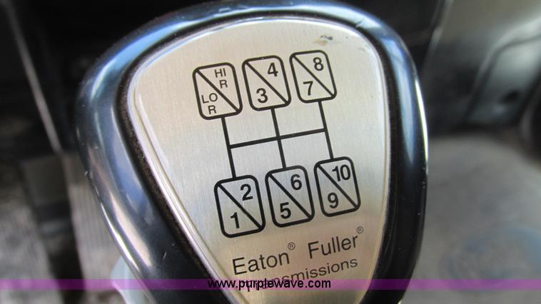 image for item I3041 1999 Peterbilt 377 semi truck