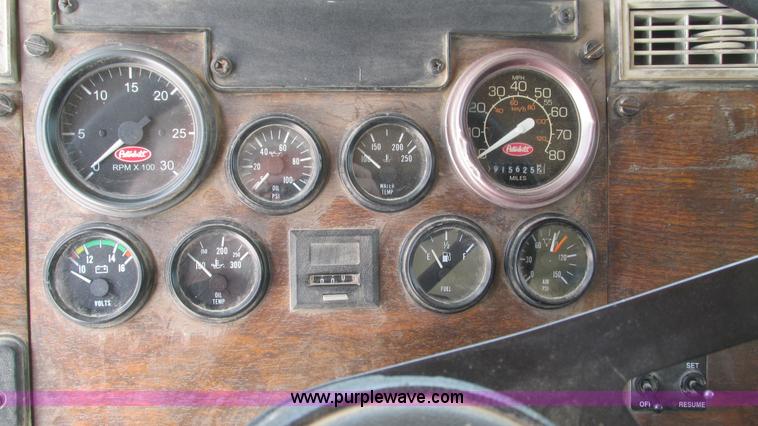 image for item I3041 1999 Peterbilt 377 semi truck