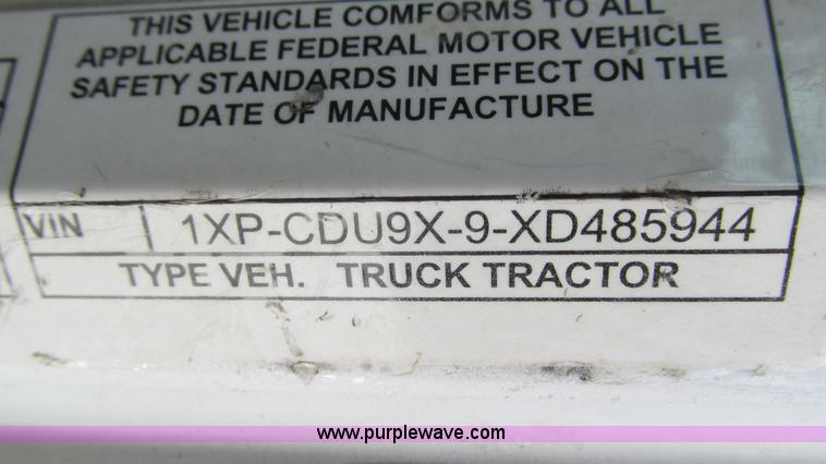 image for item I3041 1999 Peterbilt 377 semi truck