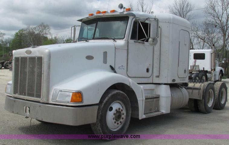 image for item I3042 1999 Peterbilt 377 semi truck