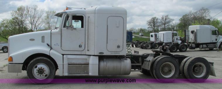 image for item I3042 1999 Peterbilt 377 semi truck
