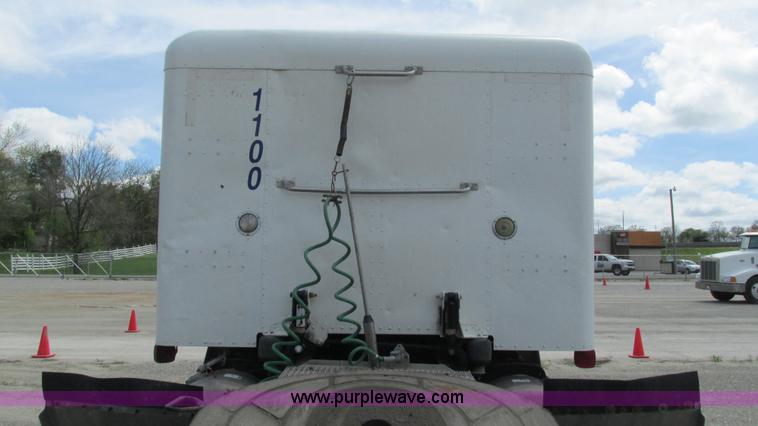 image for item I3042 1999 Peterbilt 377 semi truck
