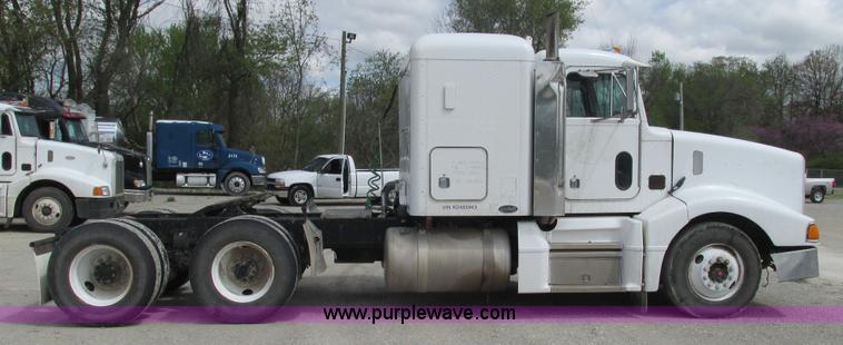 image for item I3042 1999 Peterbilt 377 semi truck