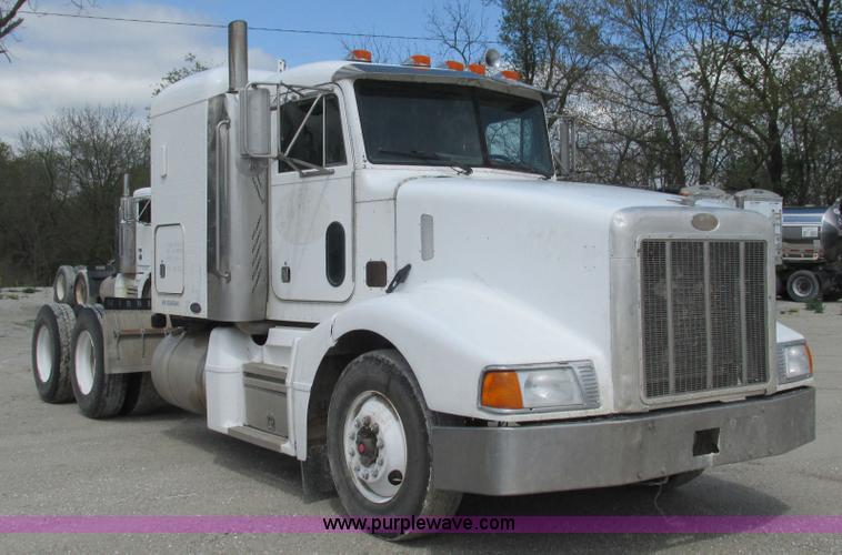 image for item I3042 1999 Peterbilt 377 semi truck