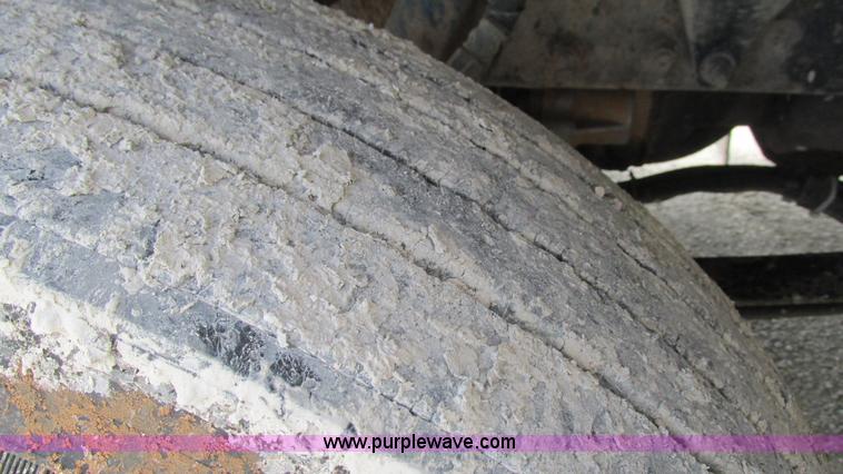 image for item I3042 1999 Peterbilt 377 semi truck