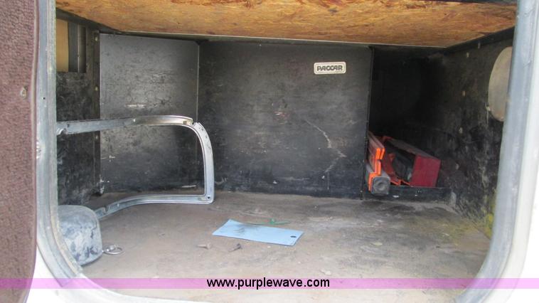 image for item I3042 1999 Peterbilt 377 semi truck