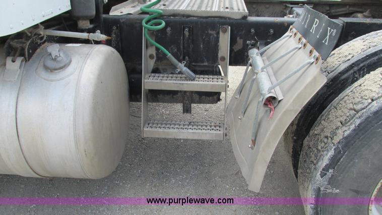 image for item I3042 1999 Peterbilt 377 semi truck