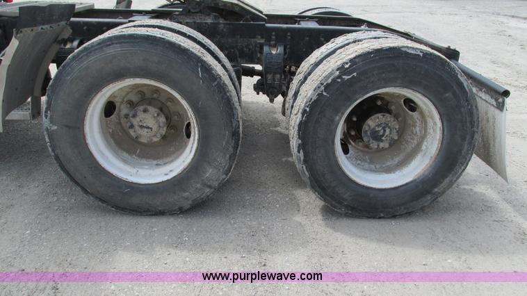 image for item I3042 1999 Peterbilt 377 semi truck