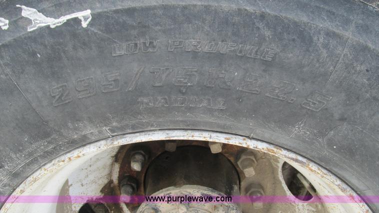 image for item I3042 1999 Peterbilt 377 semi truck