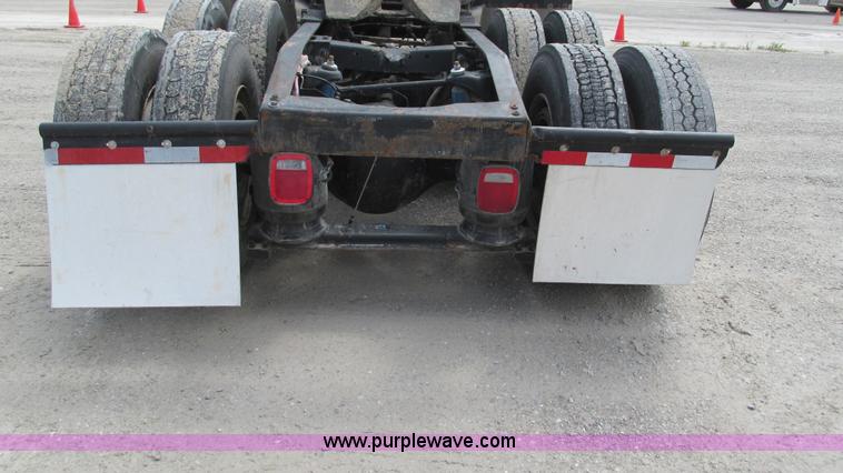 image for item I3042 1999 Peterbilt 377 semi truck