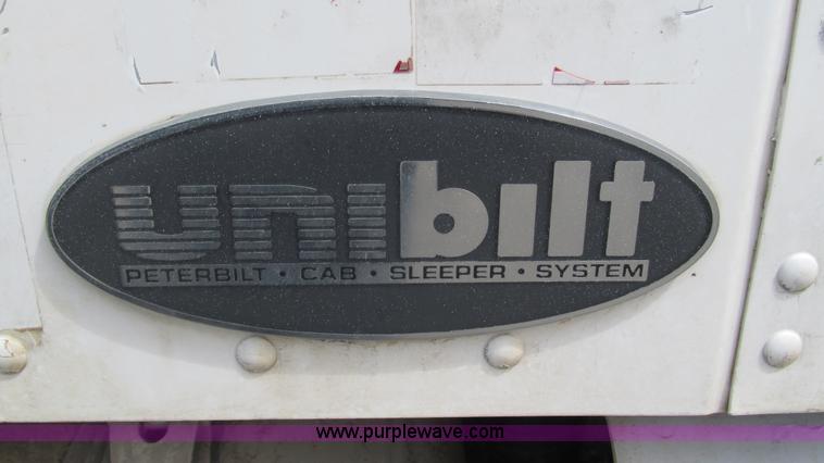 image for item I3042 1999 Peterbilt 377 semi truck