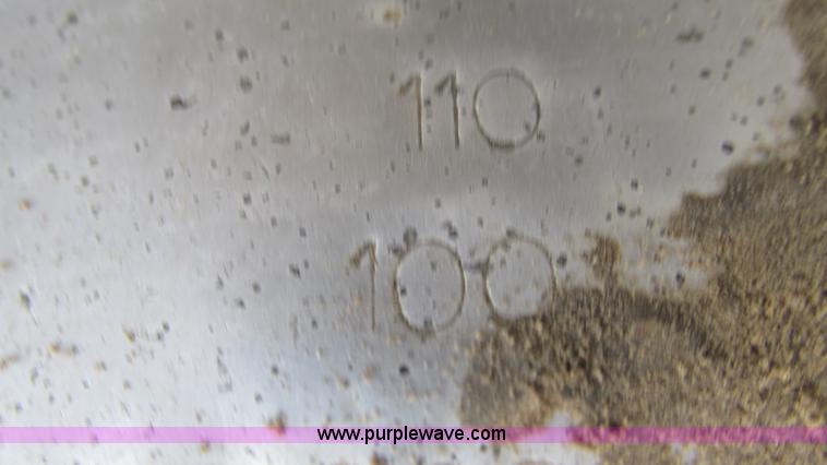 image for item I3042 1999 Peterbilt 377 semi truck