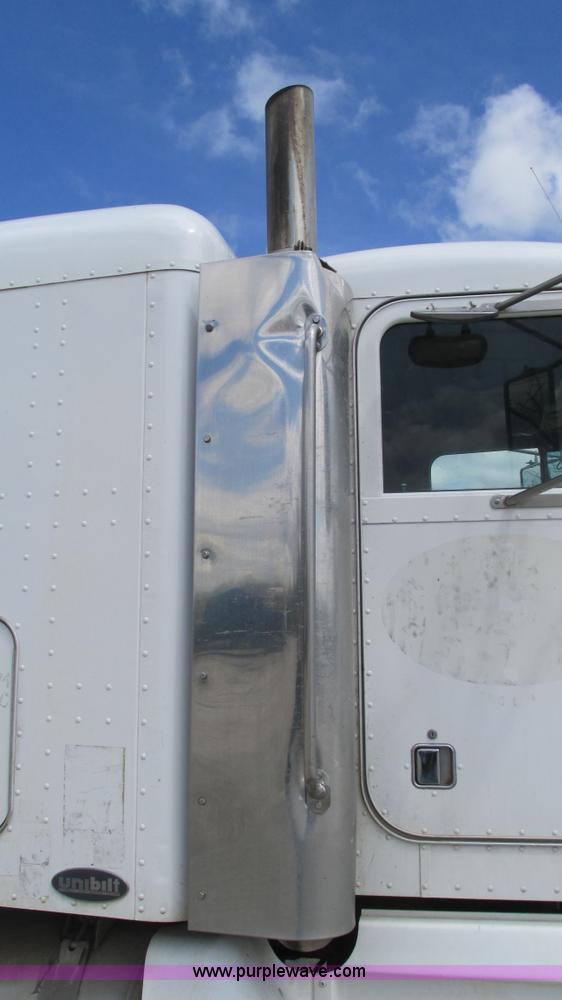 image for item I3042 1999 Peterbilt 377 semi truck