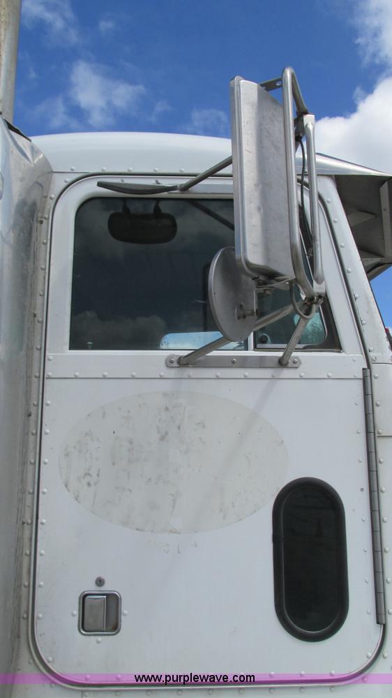 image for item I3042 1999 Peterbilt 377 semi truck