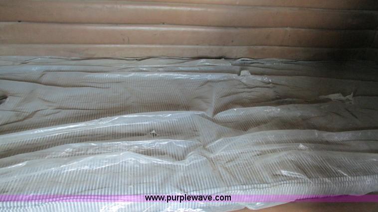 image for item I3042 1999 Peterbilt 377 semi truck