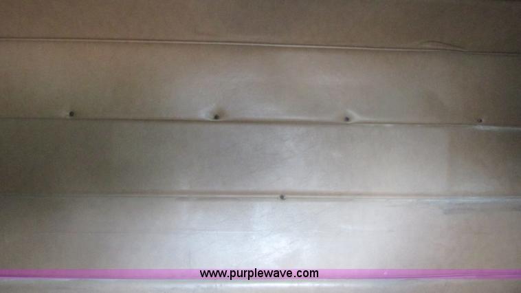 image for item I3042 1999 Peterbilt 377 semi truck