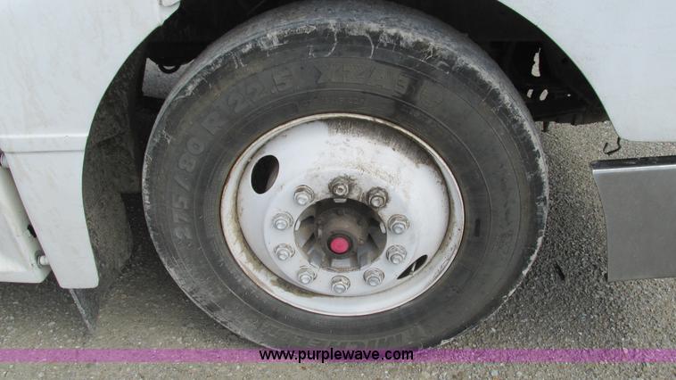 image for item I3042 1999 Peterbilt 377 semi truck