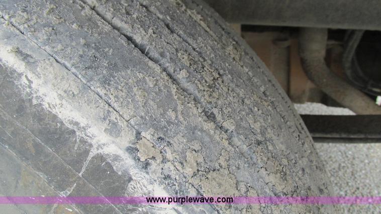 image for item I3042 1999 Peterbilt 377 semi truck