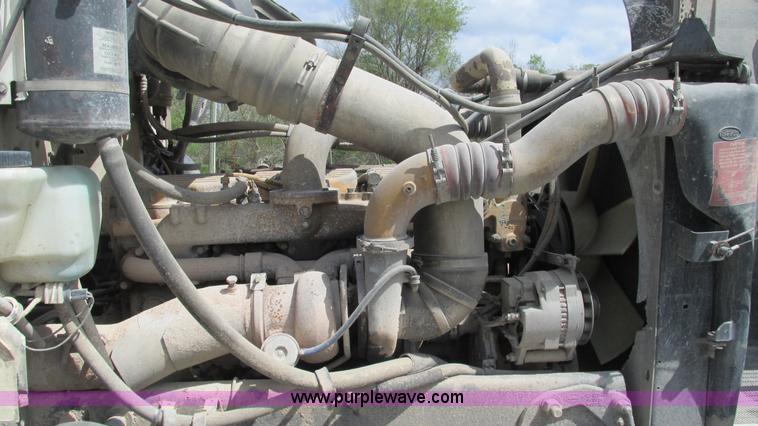 image for item I3042 1999 Peterbilt 377 semi truck