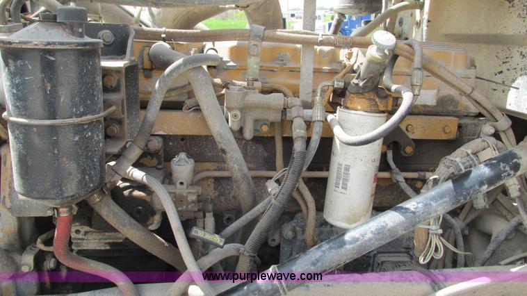 image for item I3042 1999 Peterbilt 377 semi truck