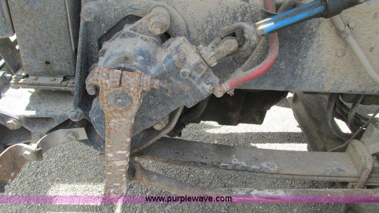 image for item I3042 1999 Peterbilt 377 semi truck