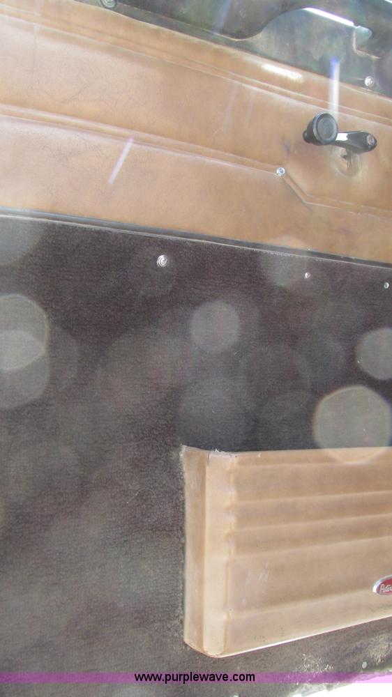 image for item I3042 1999 Peterbilt 377 semi truck