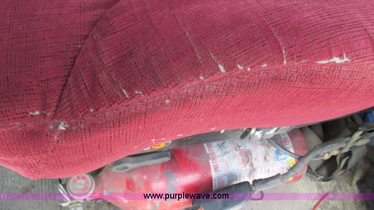 image for item I3042 1999 Peterbilt 377 semi truck