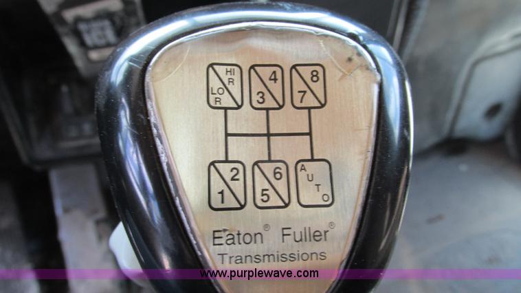 image for item I3042 1999 Peterbilt 377 semi truck