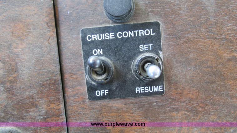 image for item I3042 1999 Peterbilt 377 semi truck