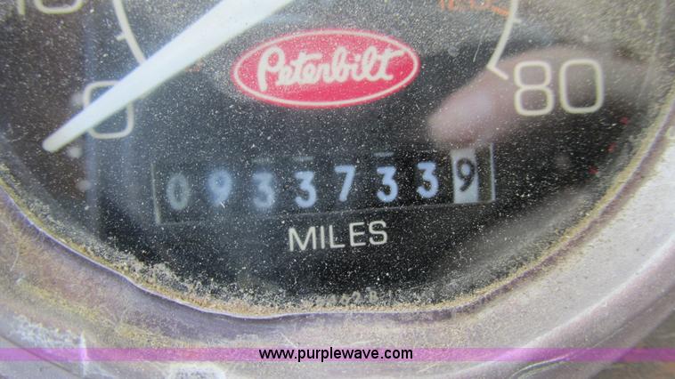 image for item I3042 1999 Peterbilt 377 semi truck