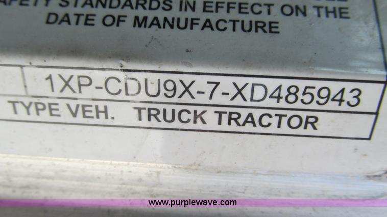 image for item I3042 1999 Peterbilt 377 semi truck