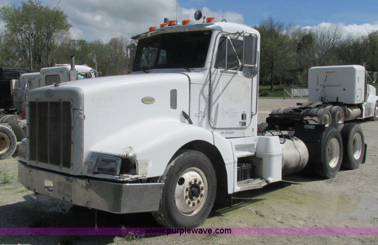 image for item I3043 1999 Peterbilt 377 semi truck
