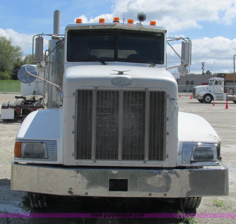 image for item I3043 1999 Peterbilt 377 semi truck